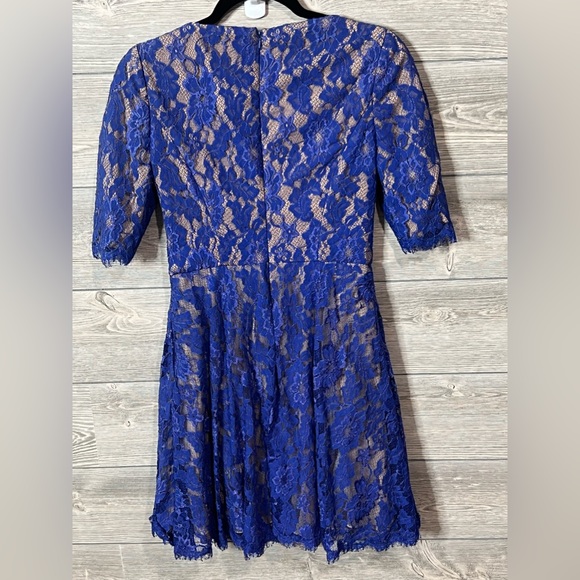 Monique Lhuillier Half Sleeve Bateau Neckline Fit and Flare Lace Dress. Lined - Picture 4 of 10